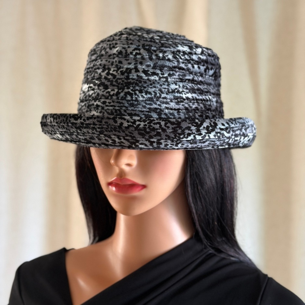 Vtg Y2K Silver Black Gray Leopard Animal Print Bucket Hat Metallic Velvet